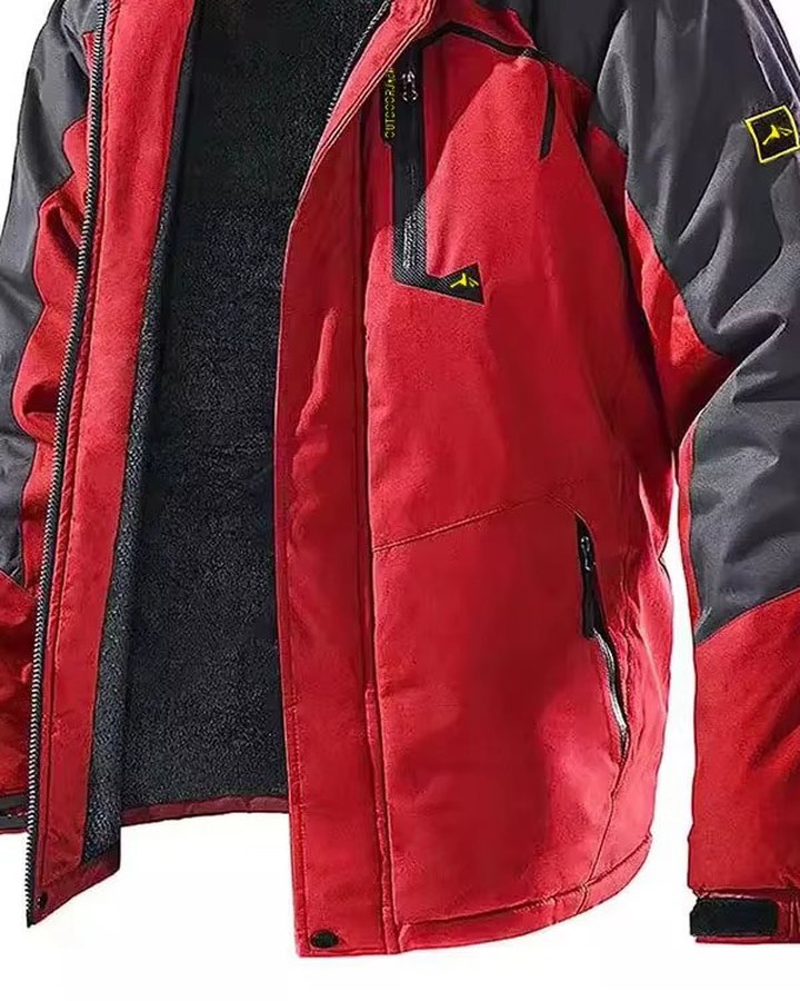 Adjustable cuff of the ANDES jacket in Red