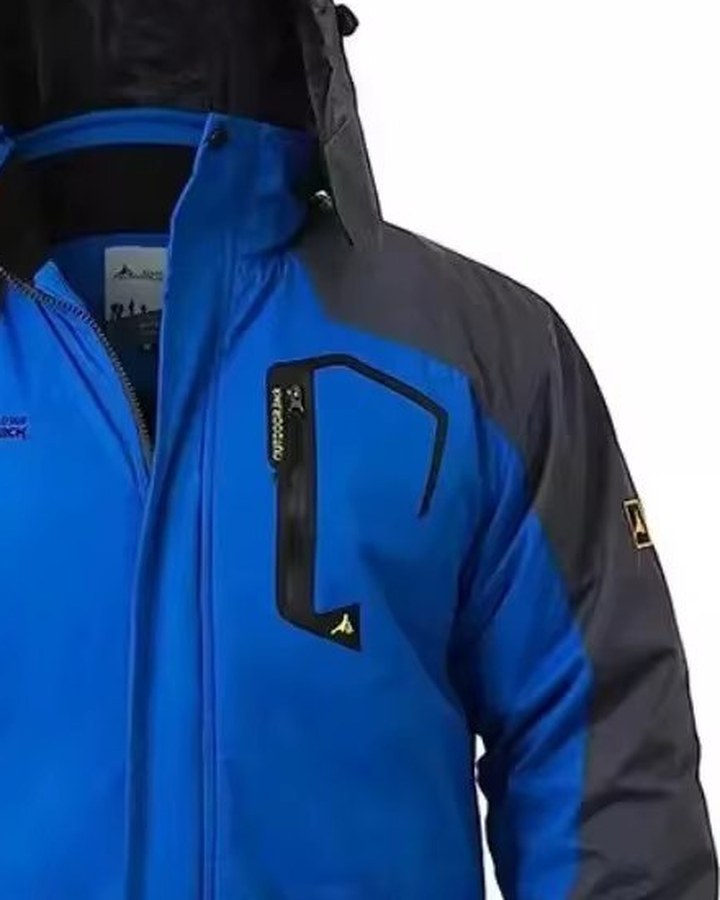 Zip chest pocket on the ANDES jacket in Sapphire
